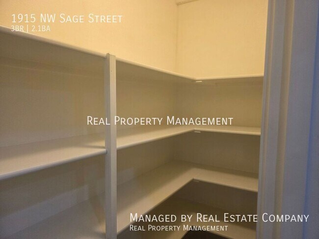 Building Photo - 1915 NW Sage St