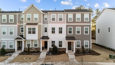 Building Photo - Stunning 3 bedroom 3 bath Townhome in Apex