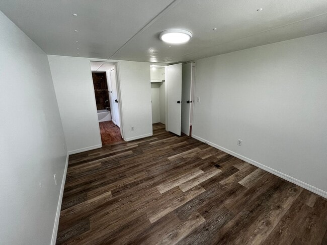 Building Photo - Newly Renovated Small 2BR w/Den Guest House