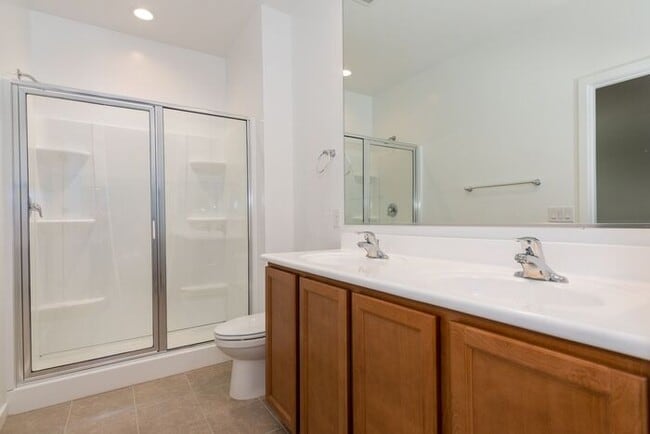 Building Photo - Comfortable living in a quiet neighborhood