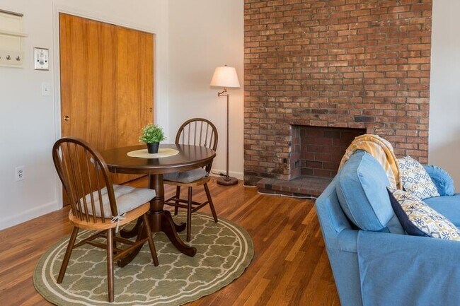 Building Photo - 220 Beacon St