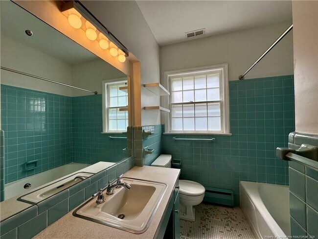 Building Photo - 910 W Whitford St