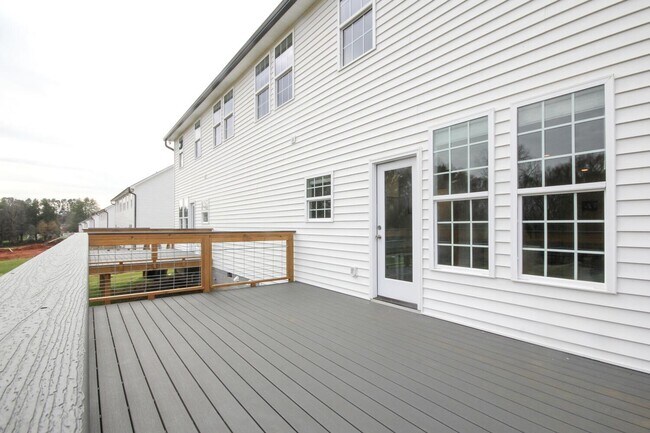 Building Photo - Luxury Three Bedroom Townhouse in Lincolnton