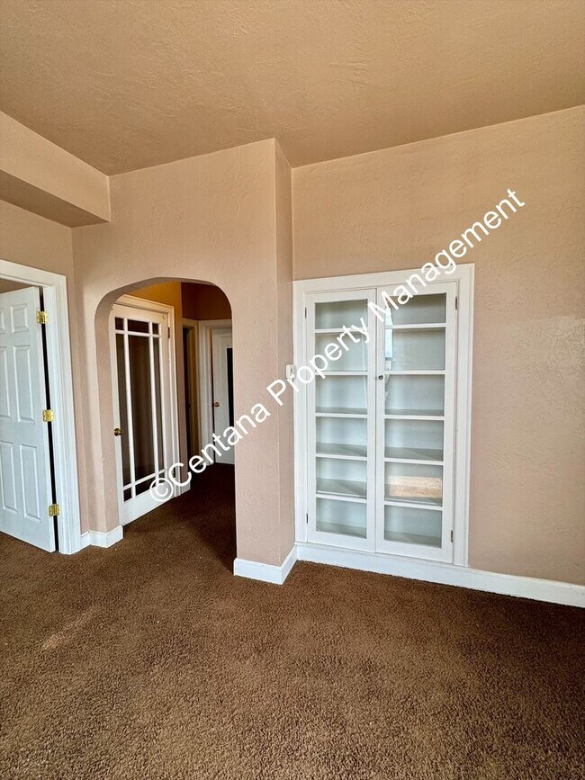 Building Photo - 909-911 Antimony