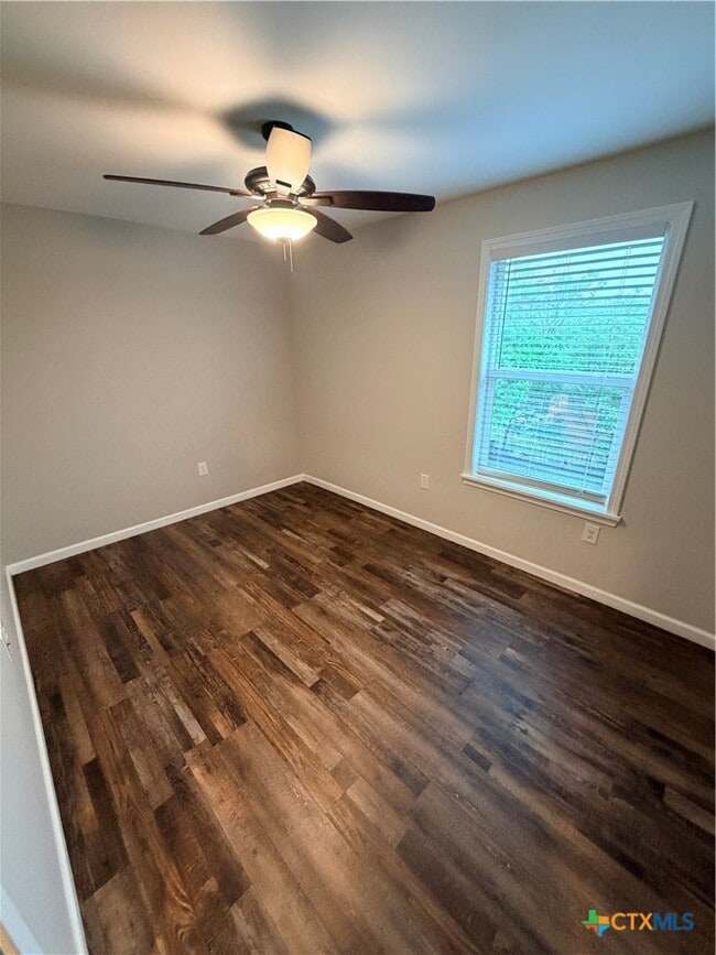 Building Photo - 1537 Post Rd