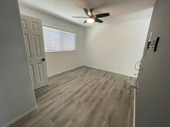 Building Photo - 703 W College St