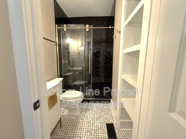 Building Photo - 621 S Summit Ave