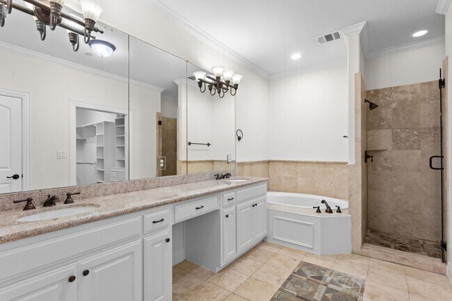 Building Photo - Luxury Highland Park Living