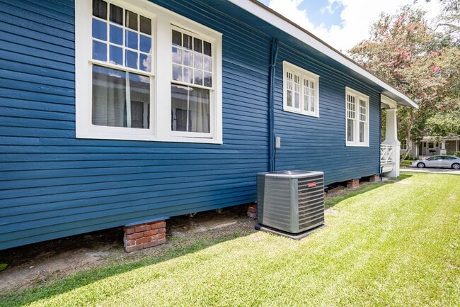 Building Photo - A charming home located in the heart of the Garden District for Rent