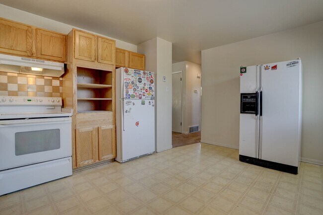 Building Photo - 16280 W 14th Ave