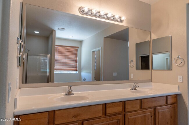 Building Photo - 6231 S Pearl Dr