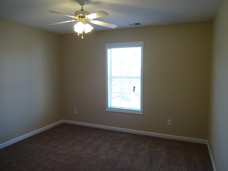 Building Photo - 304 High Point Pl