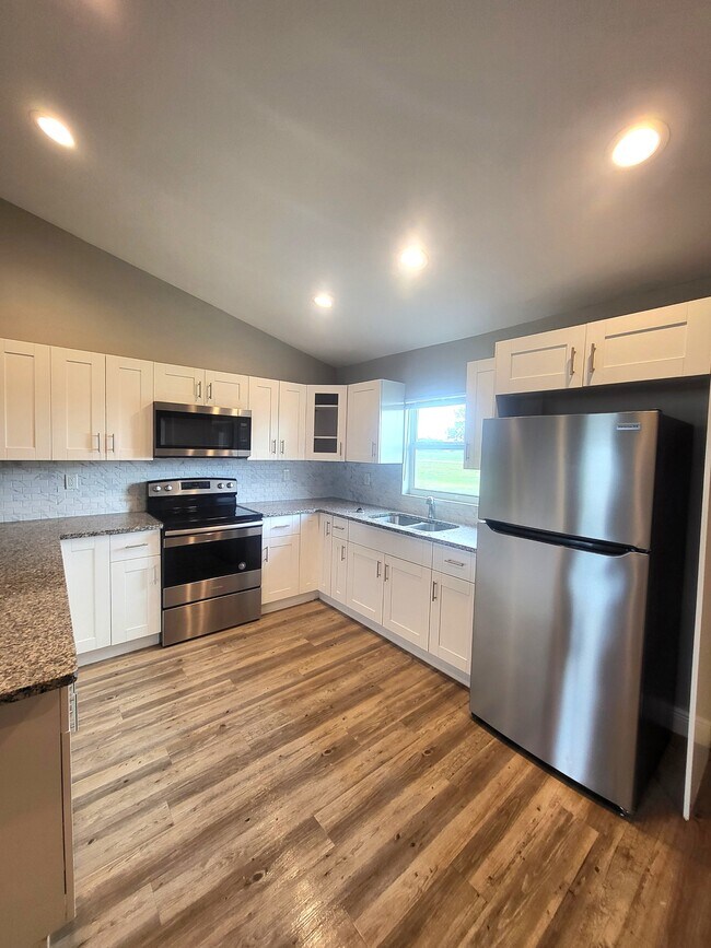 Building Photo - 5012 Dolphin Ct