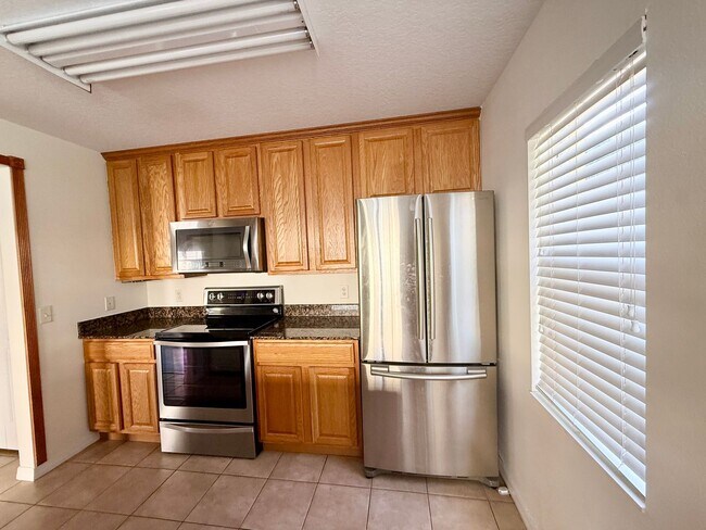 Building Photo - Coquina Key Townhomes Gated community 3/2.5