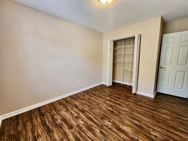 Building Photo - Charming 4 Bedroom Home in Center Lake Subdivision - Mt. Pleasant