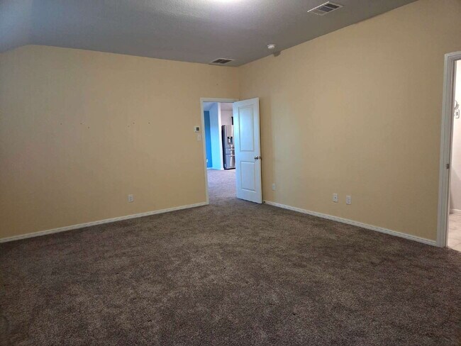 Building Photo - 3128 Winoak Dr