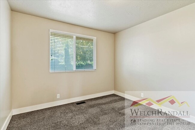 Building Photo - 2 Bedroom 1 Bath Ogden Duplex