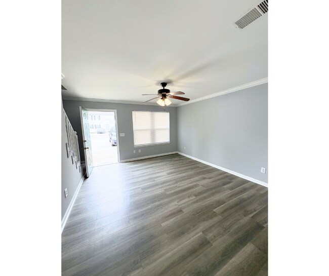Building Photo - 3455 Hedge Drive Northeast