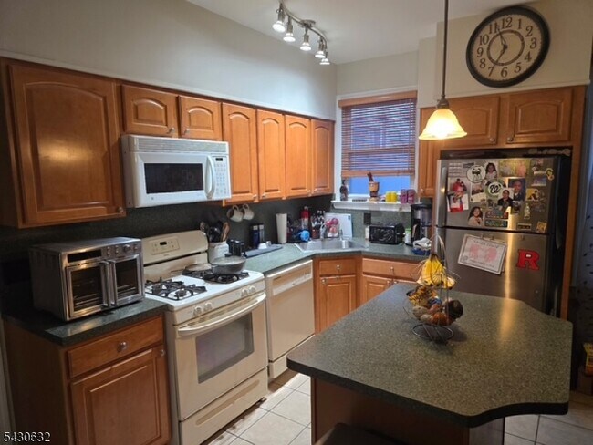 Building Photo - 9 Schuyler Ct