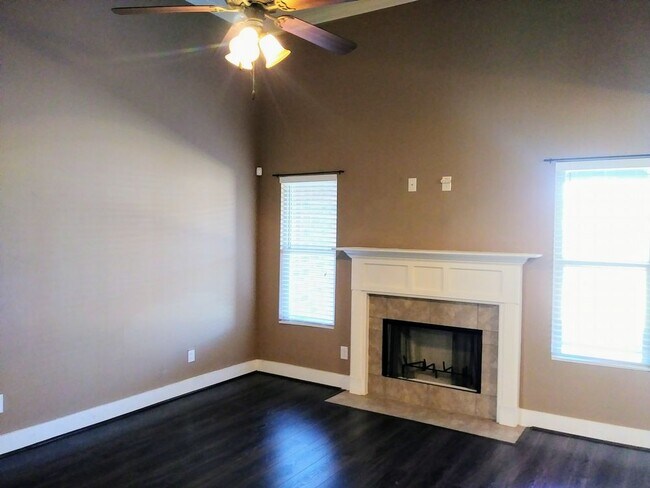 Building Photo - 6511 Ridgeview Ln in Park Lake Neighborhood