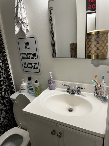 Bathroom - 627 S Negley Ave