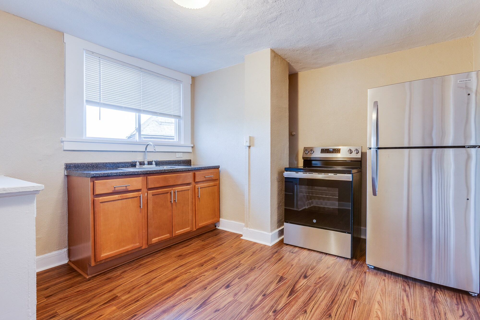 Building Photo - 1166 South Ave