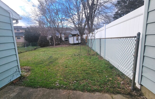 Building Photo - Spacious 3 Bedroom 2.5 Bath Townhome for RENT