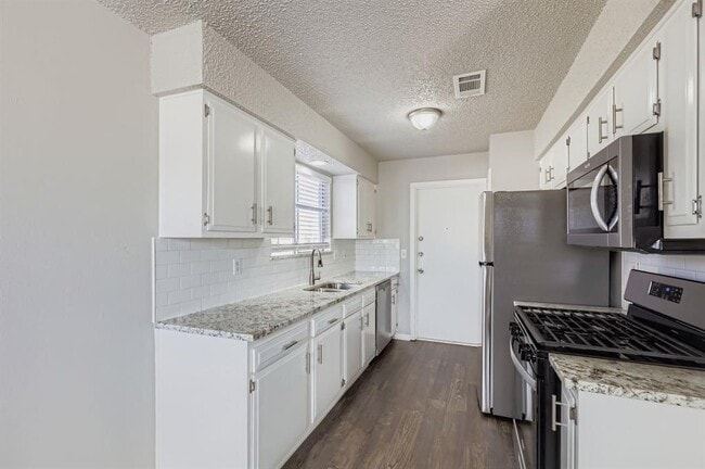 Building Photo - 11807 Acorn Creek Trail