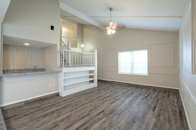 Building Photo - 1121 Via Del Rey