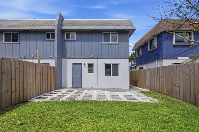 Building Photo - 622 SW 7th Ave