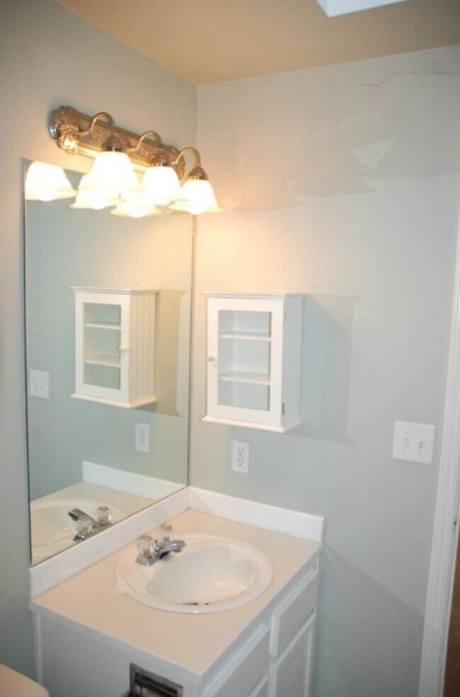 Building Photo - 2533 193rd Pl SW