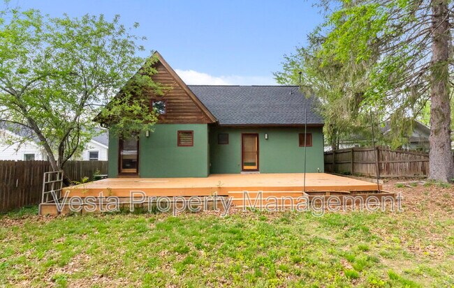 Building Photo - 318 Sulphur Springs Rd