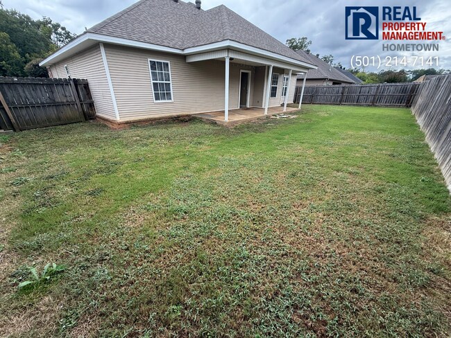 Building Photo - 1609 White Oak Cir