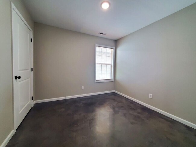 Building Photo - 180 Cane Creek Ln