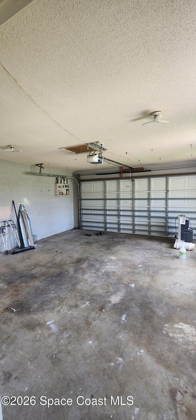 Building Photo - 570 Capri Rd