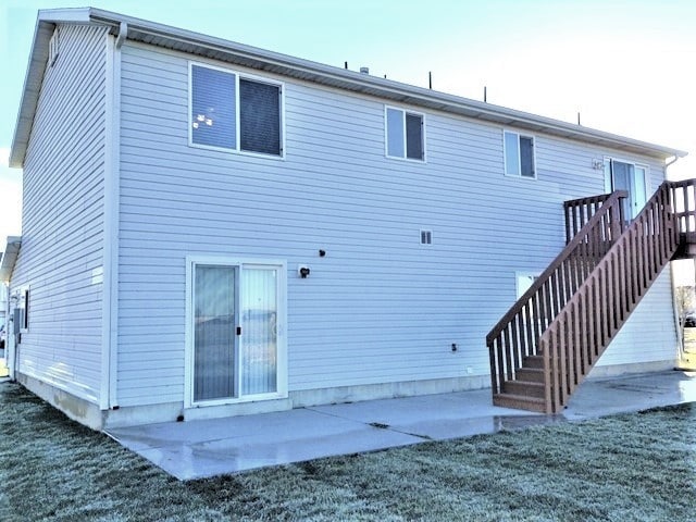 Building Photo - 340 W Oaks Dr