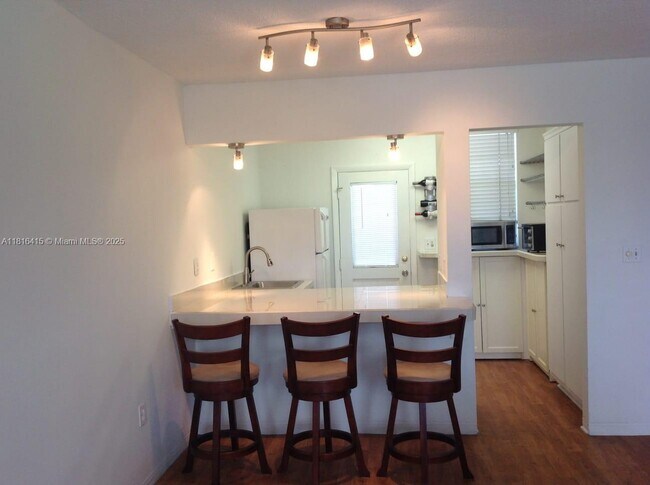 Building Photo - 2851 Leonard Dr
