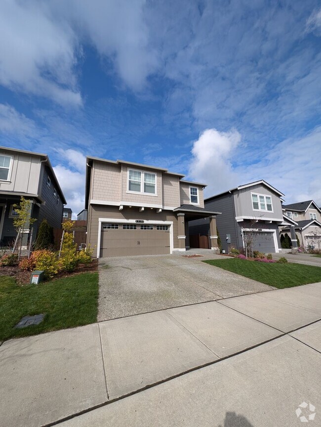 Building Photo - FIVE Bedroom Rental Home in Coveted Stetso...