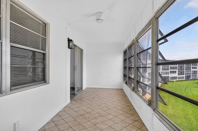 Building Photo - 3045 Cornwall C