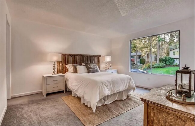 Building Photo - Spacious 5BR Home in Wild Tree – Ideal for Multi-Generational Living!