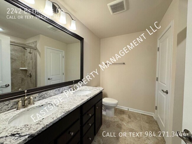 Building Photo - 2242 Bethpage Dr