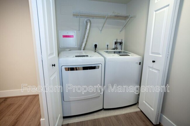 Building Photo - 102 Lynhaven Dr