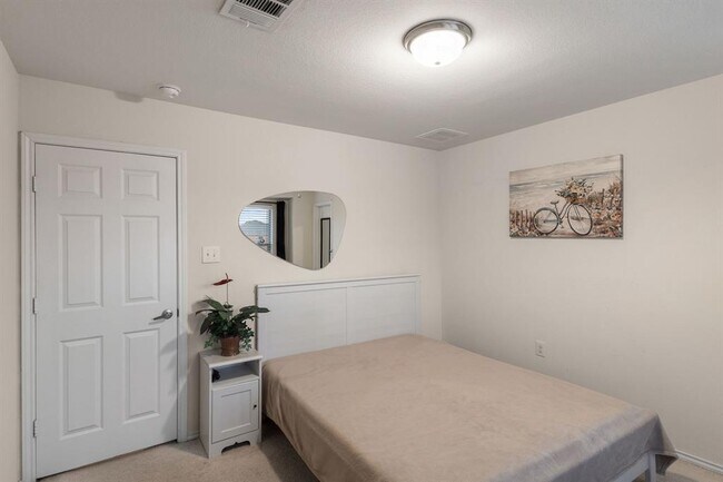 Building Photo - 10904 Roderick Lawson Ln