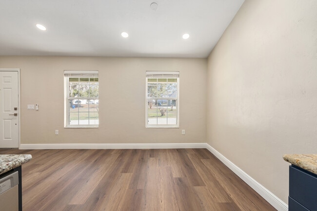 Building Photo - 6523 NW 109th Pl