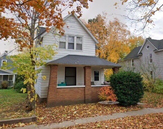 Primary Photo - West Side 3BR Upper