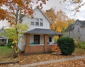 Building Photo - West Side 3BR Upper