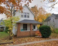 Building Photo - West Side 3BR Upper