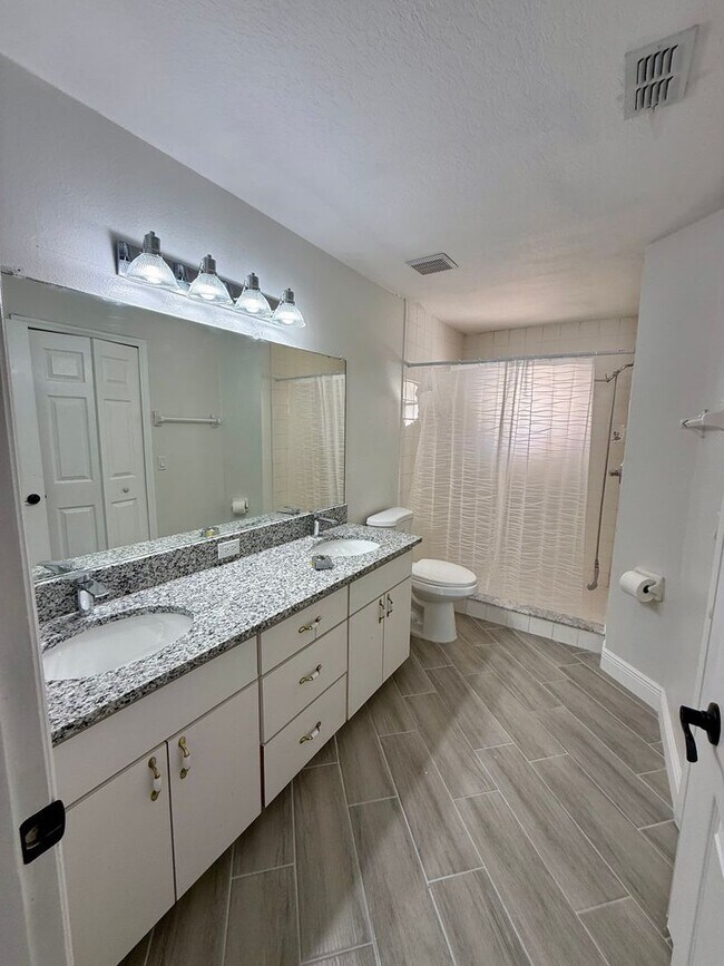 Building Photo - ?North Lakeland Gem – Private Single-Famil...