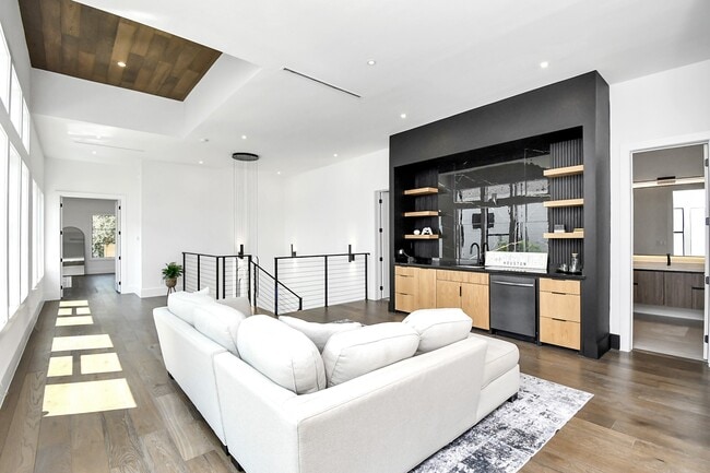 Building Photo - 5414 John Dreaper Dr