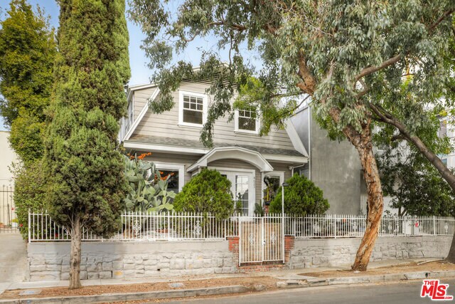 Primary Photo - 4621 Oakwood Ave
